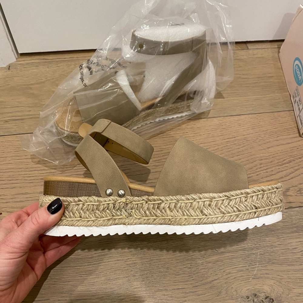 NWT Ankle Strap Espadrilles Platform Wedge